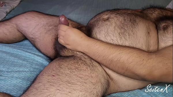 Chileno gordito eyacula tras masturbarse  