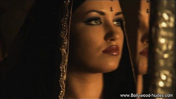 Nude Indian babe Pleases Us