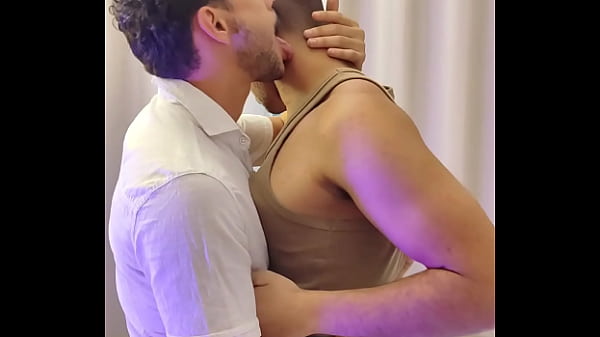 Leitei tanto o cu do boy que escorreu porra para o lado de fora - Assista Completo  