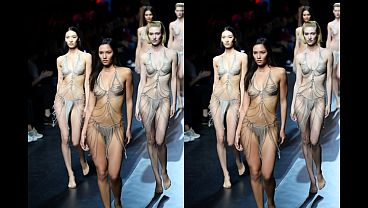 AI fashion show in 3D on a runway VR goggles required  