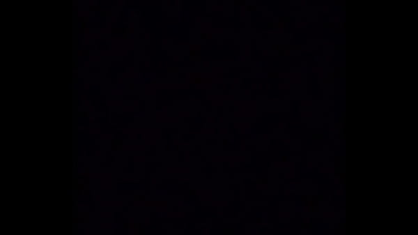 A una joven ruda le gusta que le introduzcan el pene completamente en el culo.