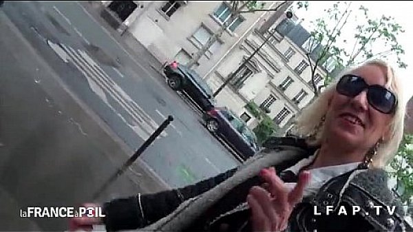 Mature salope draguee dans la rue se fait defoncer avant de pomper le sperme