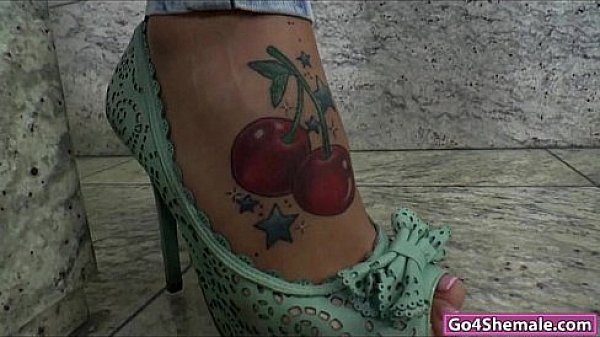 Stunning TS Viviany Victorelly is sucked and jerks off for cum