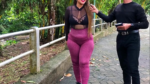 Preguntas Calientes en la Calle - Morena De gran CULO folla por dinero