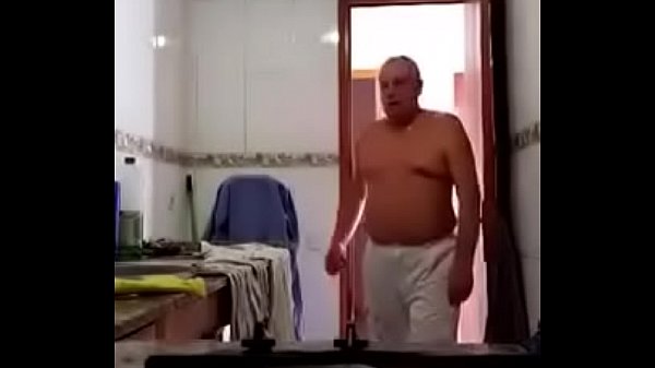 vov&ocirc; gostoso dando pra amigo