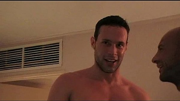 i fuck a beautiful gay bottom on the hotel