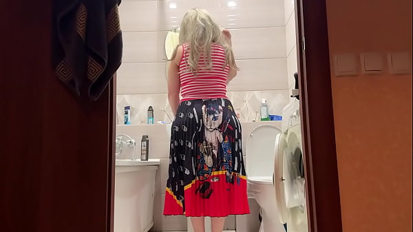 Stepson lifted his stepmom's skirt and fucked her in a big ass