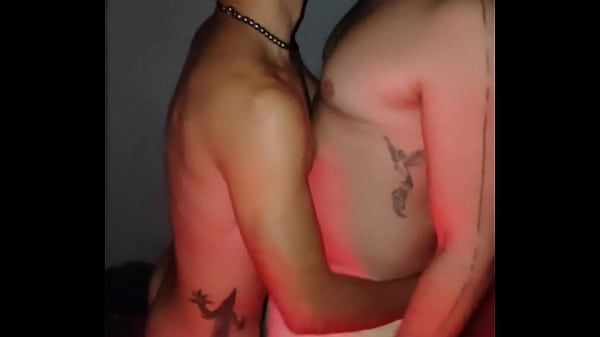 Comi o boy na cabine no bar  