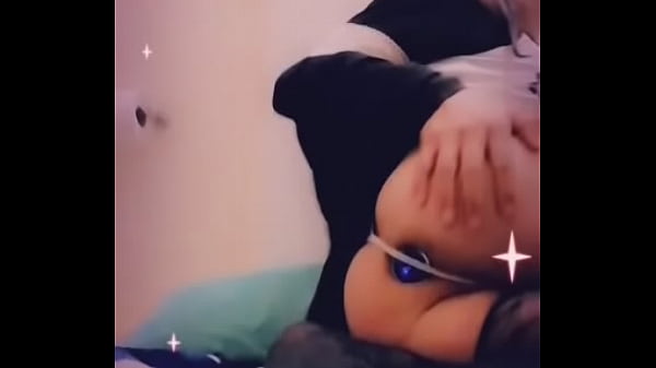 Perrita con plug atorado en su culito 