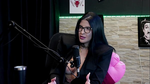 Gosta de dar o cu, deu dicas para um bom sexo anal, casou com um cliente, mas n&atilde;o se ver preparada para um relacionamento - Leticia Braga (WATCH ON: SHEER/RED)  