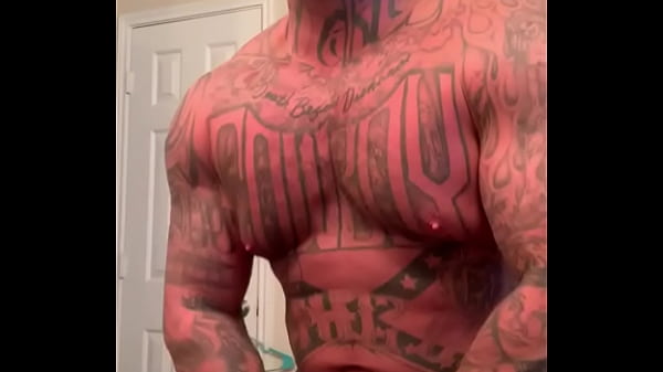 Muscular sexy white man jacking off. I want to eat your pussy