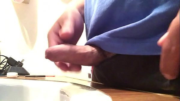 Masturbandose y eyaculando