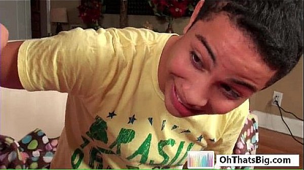 Dude is bragging about his huge dick and proves it really is By Ohthatsbig gay video 