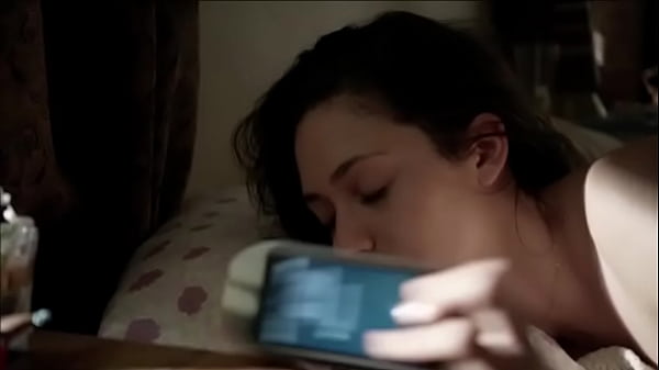 Emmy Rossum topless in Shameless S05 E06  