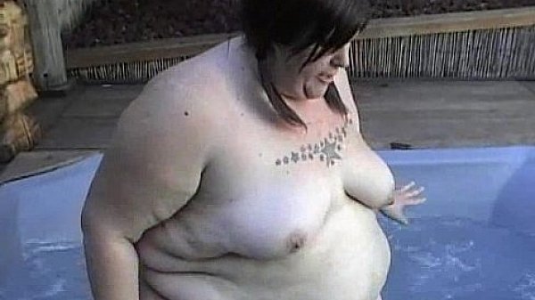 naked bbw in the pool