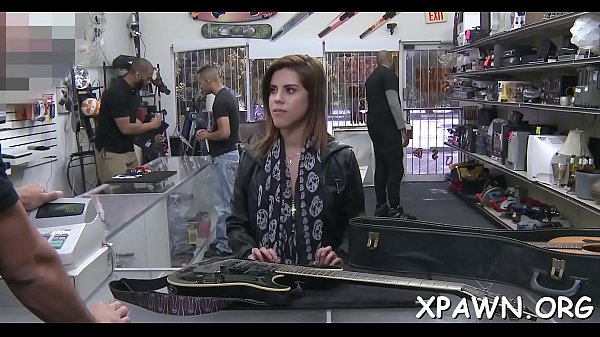 Dilettante cutie show her curves