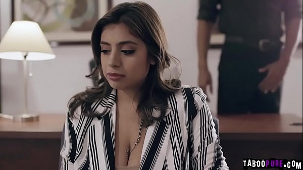 Alex Jones manipulates the gal Ella Knox into s. with him!