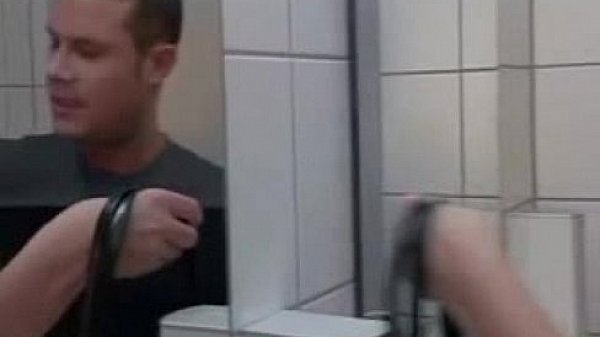 dude lets bitch drai his lizard