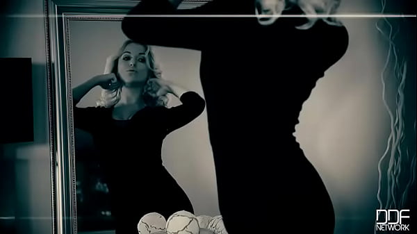 Goldielocks Gets her Orgasm - Russian's Solo Banger