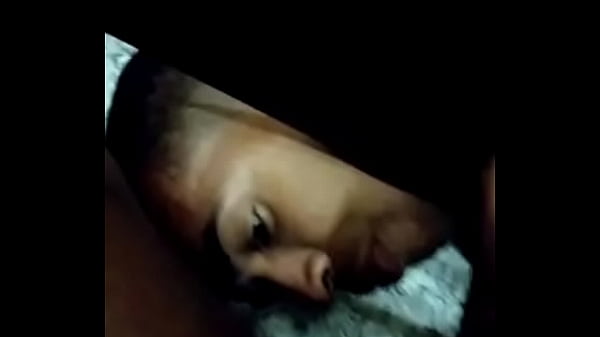 Mamando no banheiro do shopping 