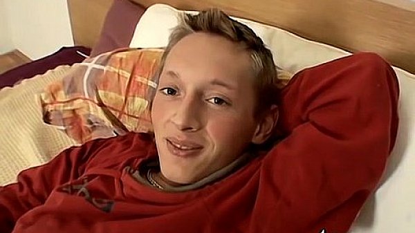 Twink Veso feels horny after rubbing his toes and wanks