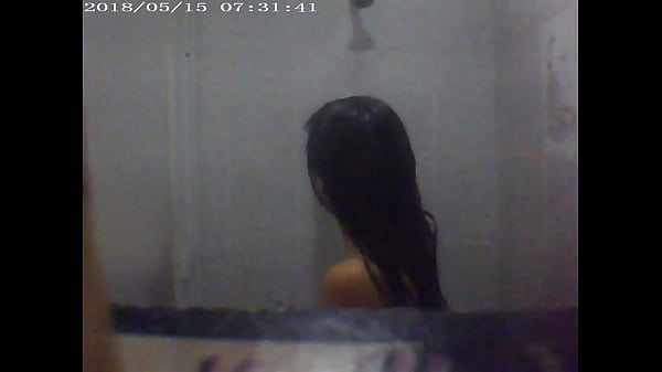 Prima tetona ba&ntilde;andose