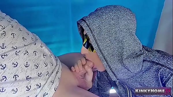 Short-haired girl gives a blowjob to a guy. Real amateur couple! 