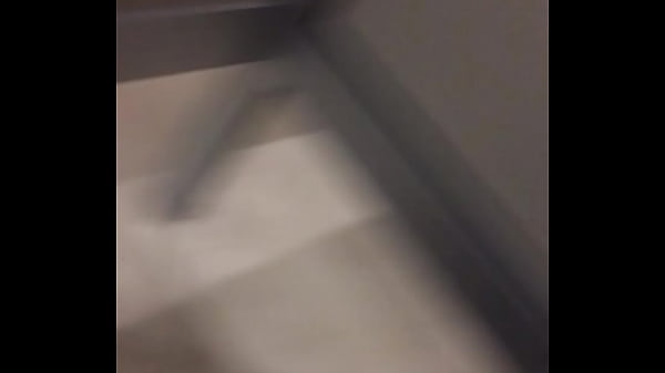 C&aacute;mara escondida en ba&ntilde;os p&uacute;blicos de mujeres