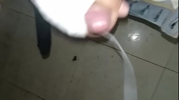 Me orino en los pantalones con mis pa&ntilde;ales de tela y de paso tre deliciosos orgasmos