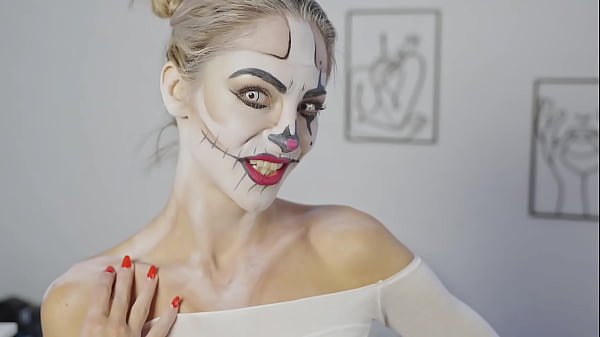 Harley Quinn Makeup Tutorial by Miss Daisy Diamond for Halloween