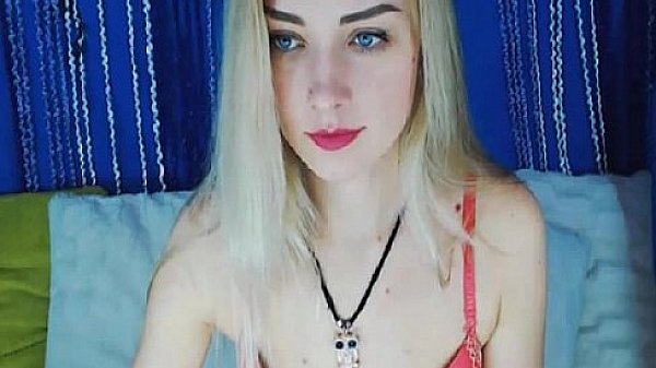 Gorgeous blonde plays with her pussy on cam