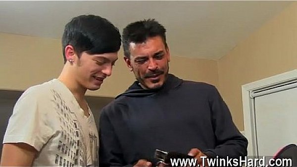 Gay porn Muscled daddy Collin loves to get a little super-naughty now 