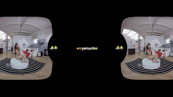 Amanda Estela drinks her piss in VR