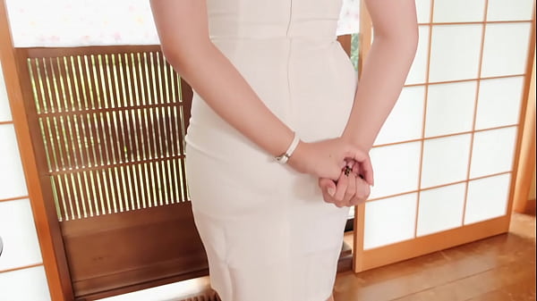 腋毛マニアの皆様、大変永らくお待たせいたしました。ノースリーブから無防備に覗く黒々とした縮毛の持ち主、小沢鈴音さん30歳、専業主婦。今年で結婚7年目、の女を子に持つお母さん。コロナ禍になってからというものご主人とはめっきり濃厚接触する機会がなくなってしまった鈴音さん。初めて出会い系サイトに手を出してみたところ、ここ1年の自粛生活でずっと未処理だった腋毛をお相手の方に指摘されてしまった。