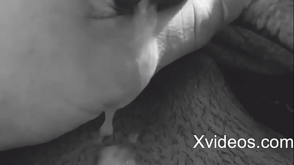 Chico tiene tremendo orgasmo  