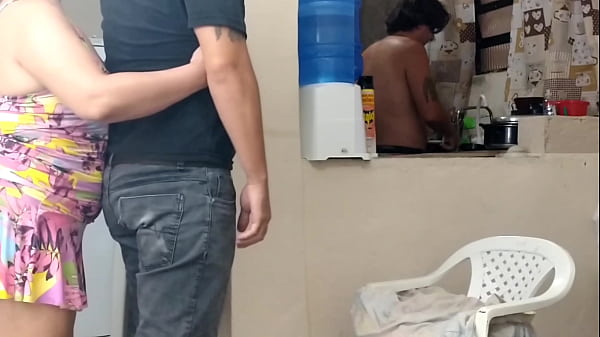 Loira fodendo com amigo do marido