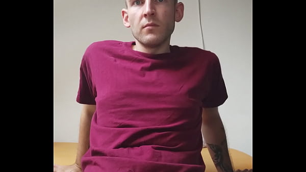 r&aacute;zza a nagy vastag fasz&aacute;t a kamera előtt