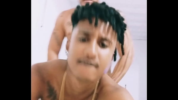 Dando gostoso pro amigo em casa 