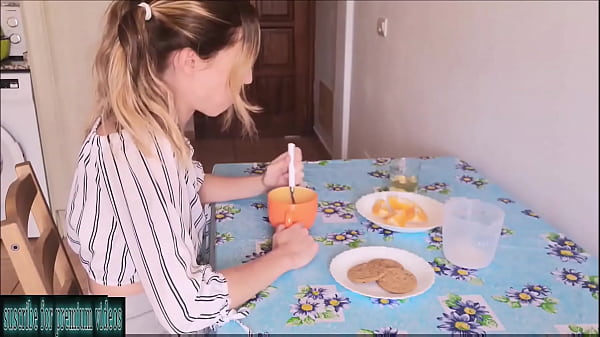 I give milk to my friend