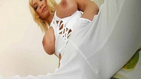 Hot Blonde Carolina at Prime Cups