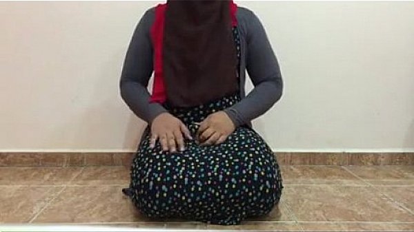 arab hot shemale in hijab plays with dildo and fucking ass