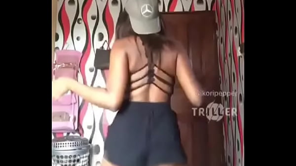 Sexy ebony thot twerking
