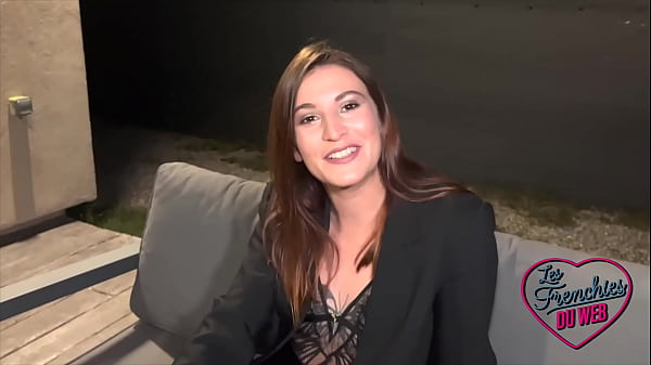 Tr&egrave;s excit&eacute;e, j'ai envie qu'on me baise sauvagement