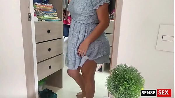 ATRAPO A MI VECINA Y LA TERMINO COGIENDO