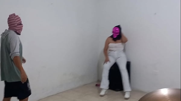 FANTASIA DE MI MUJER!! LA ZORRA ME DIJO QUE DESEABA TENER SEXO CON MI COMPA&Ntilde;ERO DE TRABAJO Y QUE YO LA OBSERVARA MIENTRAS FOLLABA. TRIO REAL CASERO