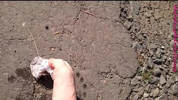 Wei&szlig;e Socken in der Pf&uuml;tze