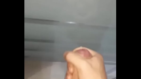 Poll&oacute;n se hace una paja