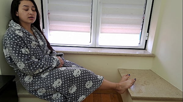 Madrastra consuela a su hijastro despu&eacute;s de un mal d&iacute;a