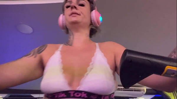 Nossa n&atilde;o vi que fiquei muito molhadinha fiquei com a roupa transparente! 