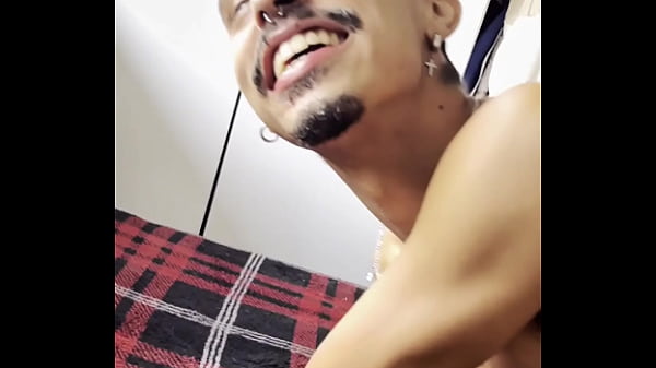 Perdeu a partida no TFT e novinho paga aposta com o cu